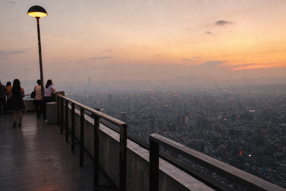 An open observation deck overlooking a wide city basin at dusk, no text, no logos, no people